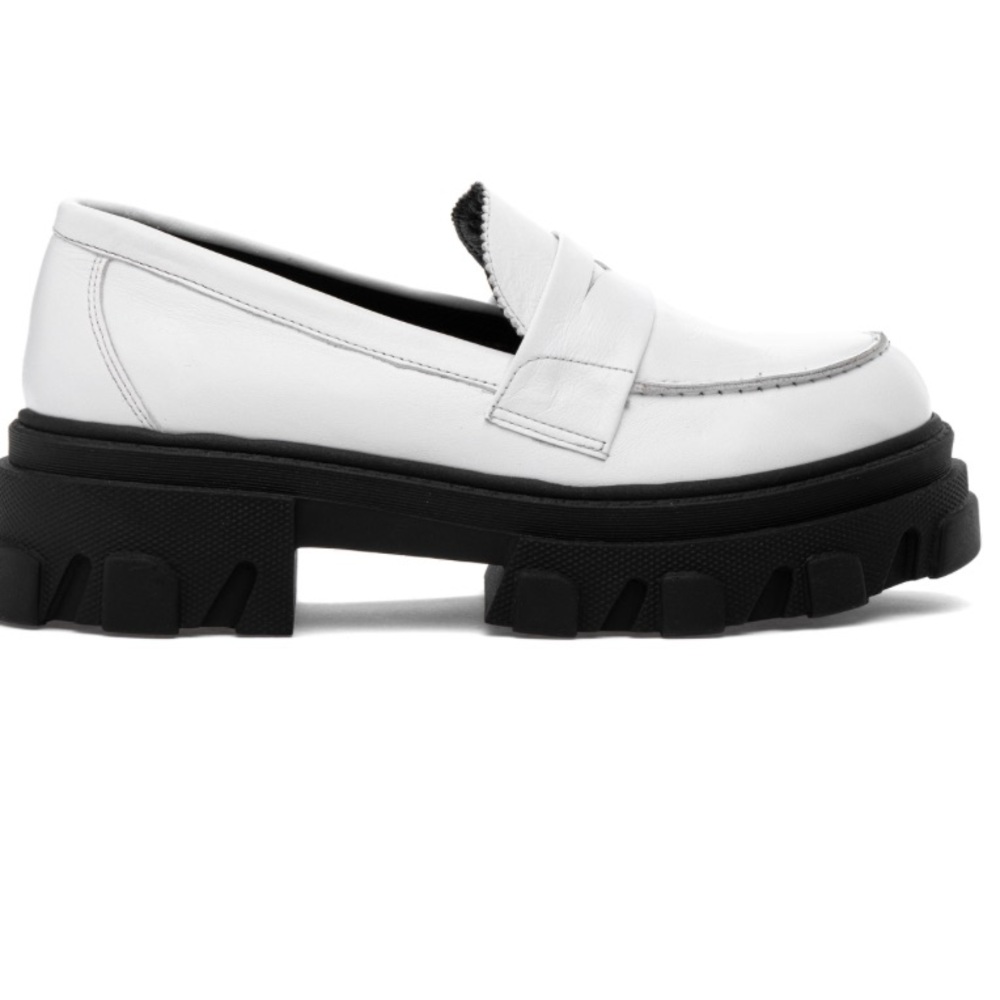 ANTHROPOLOGIE‎ SILENT D CORALIE Loafer White

Size 40 / 9

NWOT